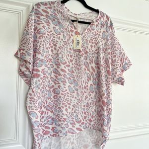 NWT Jodifl v-neck high low short sleeved shirt